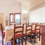 2 Bedroom Beautiful In Ca- Dom wakacyjny Monte Nai