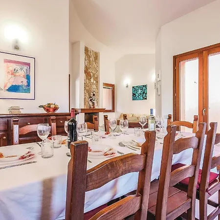 2 Bedroom Beautiful In Ca- *