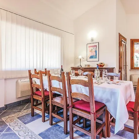 2 Bedroom Beautiful In Ca-