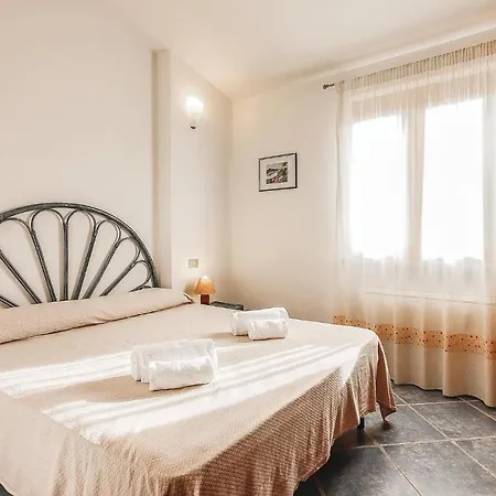 2 Bedroom Beautiful In Ca- * モンテ・ナイ