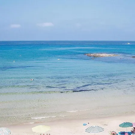 2 Bedroom Beautiful In Ca- 別荘