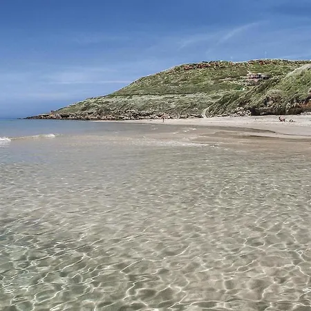 2 Bedroom Beautiful In Ca- 別荘